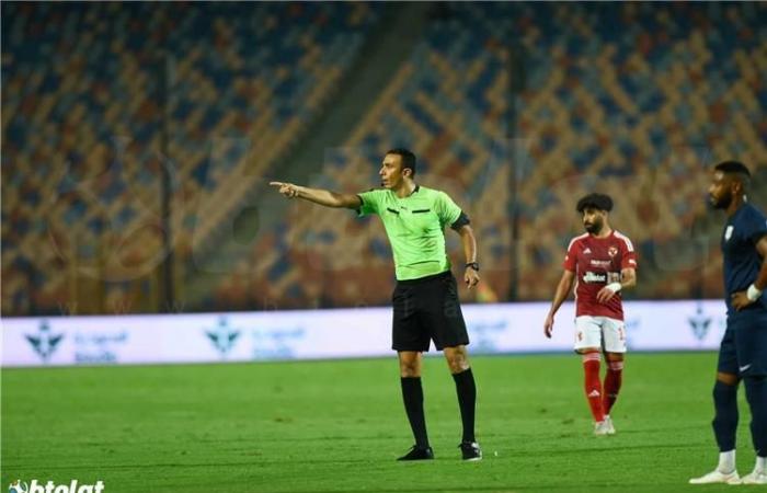 حكم
      مباراة
      الزمالك
      وسموحة
      في
      الدوري
      المصري