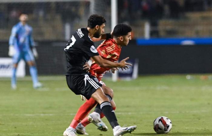 الأهلي
      يهزم
      زد
      بهدف
      "طاهر"
      ويتصدر
      الدوري..
      صور المساء الاخباري ..