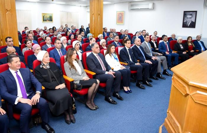 وزير
      الخارجية
      يلتقي
      الملحقين
      العسكريين
      المرشحين
      للعمل
      بالخارج..
      شاهد .. بوابة المساء الاخباري