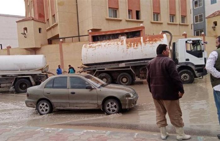 محافظ
      مطروح
      يتابع
      إزالة
      وسحب
      مياه
      الأمطار
      من
      الشوارع .. بوابة المساء الاخباري