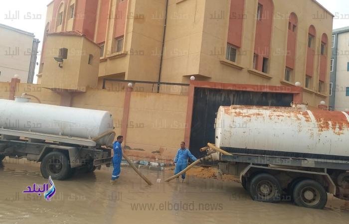 جهود
      كبيرة
      لرفع
      مياه
      الأمطار
      من
      شوارع
      مطروح
      والطريق
      الدولي
      ..صور .. بوابة المساء الاخباري