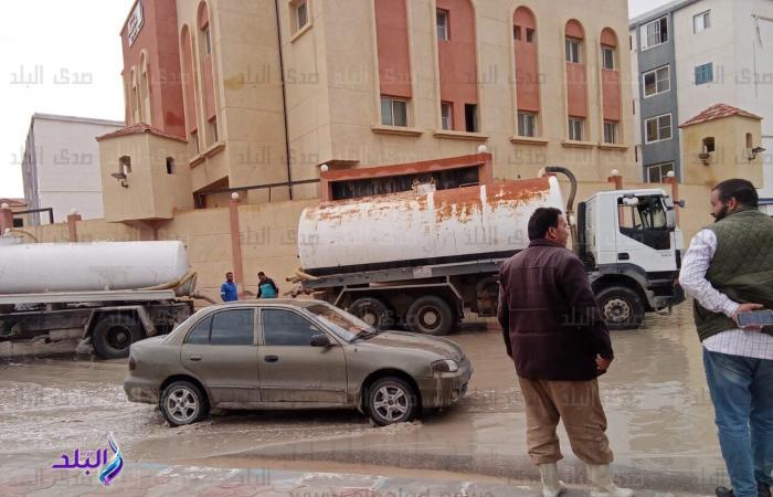 جهود
      كبيرة
      لرفع
      مياه
      الأمطار
      من
      شوارع
      مطروح
      والطريق
      الدولي
      ..صور .. بوابة المساء الاخباري