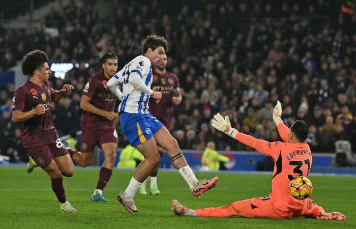 فيديو
      |
      برايتون
      يقلب
      الطاولة
      على
      مانشستر
      سيتي
      ويقدم
      هدية
      ثمينة
      لـ
      ليفربول
      في
      الدوري
      الإنجليزي