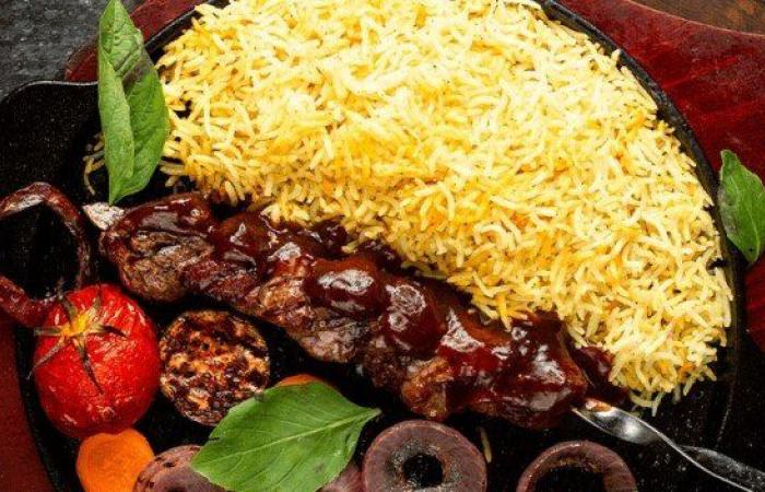 طريقة
      عمل
      الأرز
      البسمتي
      بالكاري
      والكركم..
      بخطوات
      سهلة - بوابة المساء الاخباري