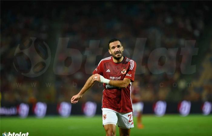 فاركو
      يرد
      على
      أنباء
      ضم
      علي
      معلول
      من
      الأهلي
      ويؤكد:
      رفضنا
      انتقال
      جهاد
      لـ
      الزمالك