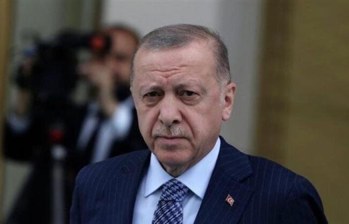 أردوغان
      يصل
      الرياض
      للمشاركة
      في
      القمة
      العربية
      والإسلامية .. بوابة المساء الاخباري