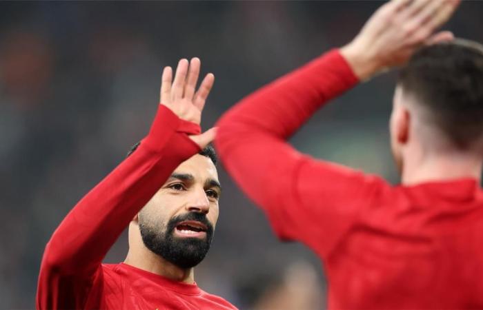 محمد
      صلاح
      يسخر
      من
      روبرتسون
      بسبب
      واقعة
      في
      تدريبات
      ليفربول