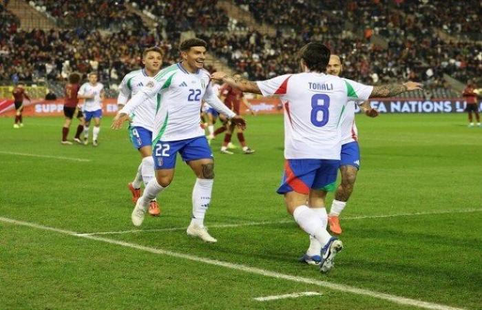 مدرب
      بلجيكا
      يبدي
      إعجابه
      بطريقة
      لعب
      المنتخب
      الإيطالي - بوابة المساء الاخباري