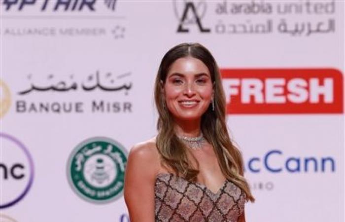 بالآلاف
      ..
      أسعار
      فساتين
      النجمات
      بمهرجان
      القاهرة
      السينمائي .. بوابة المساء الاخباري