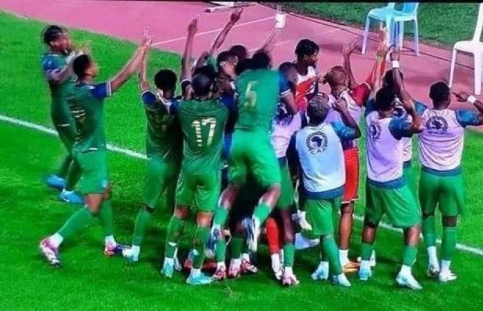 رسميا..
      جزر
      القمر
      تتأهل
      لكأس
      أمم
      أفريقيا
      للمرة
      الثانية
      في
      تاريخها .. بوابة المساء الاخباري