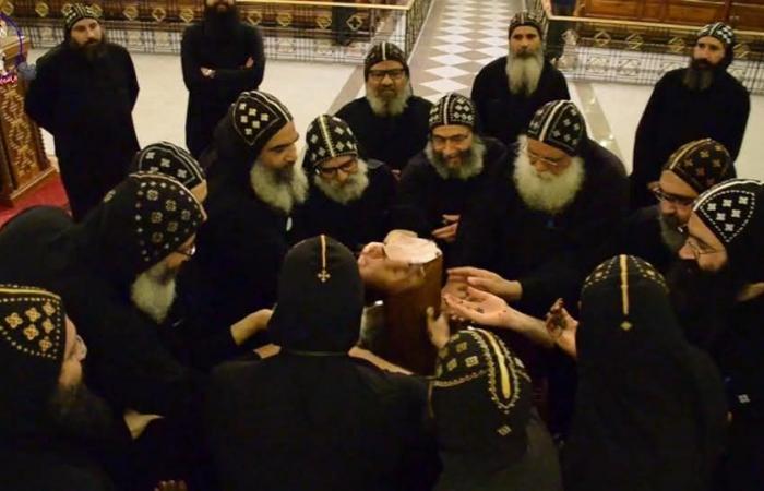 إهداء
      جزء
      من
      رفات
      القديس
      حبيب
      جرجس
      لدير
      "الأنبا
      بيشوي" .. بوابة المساء الاخباري