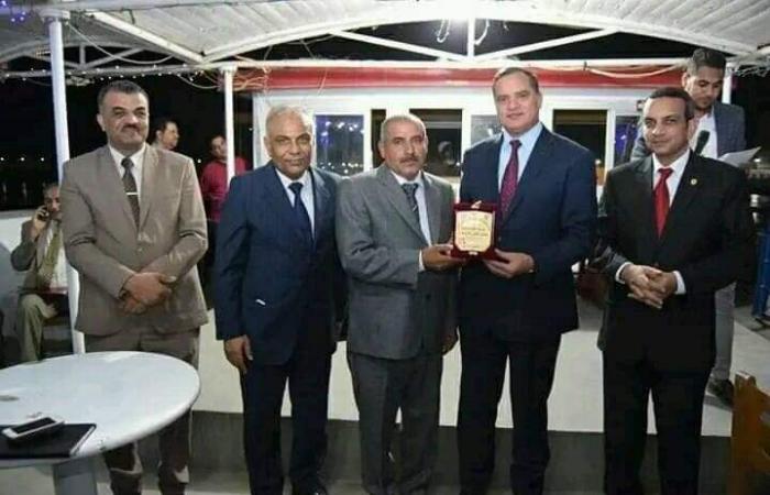 رحلة
      سامي
      جرجس
      من
      الصعيد
      إلى
      اختراع
      محطة
      توليد
      كهرباء
      وتحلية
      مياه المساء الاخباري ..