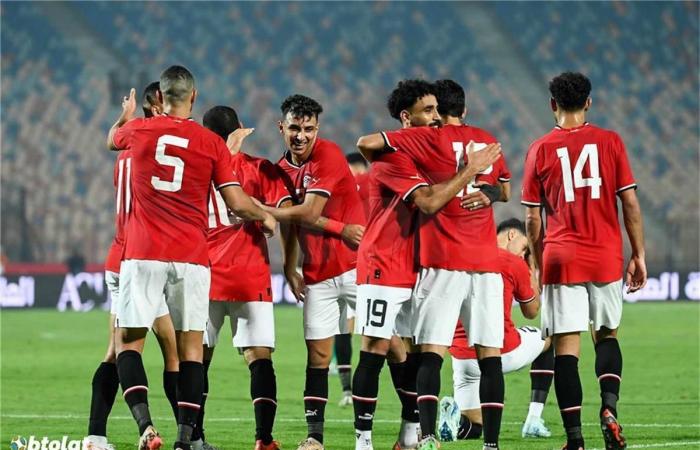 لاعب
      منتخب
      مصر
      يغادر
      مباراة
      الرأس
      الأخضر
      مصابًا