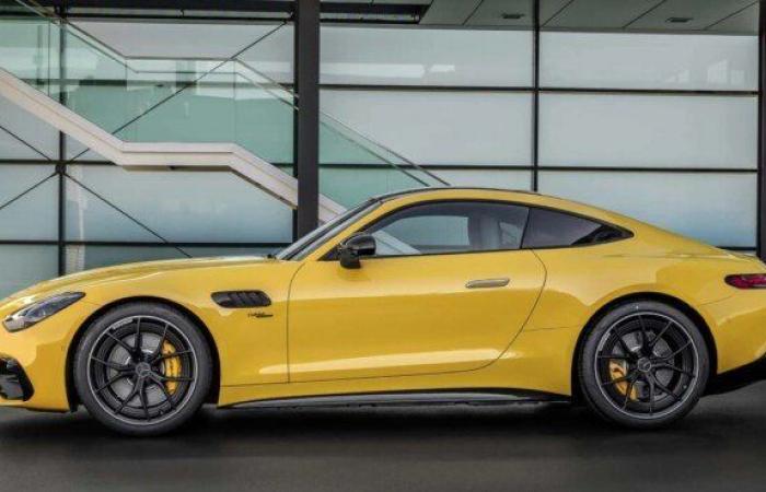 بمحرك
      2000
      سي
      سي..
      مواصفات
      وسعر
      سيارة
      مرسيدس
      AMG
      GT43 - بوابة المساء الاخباري