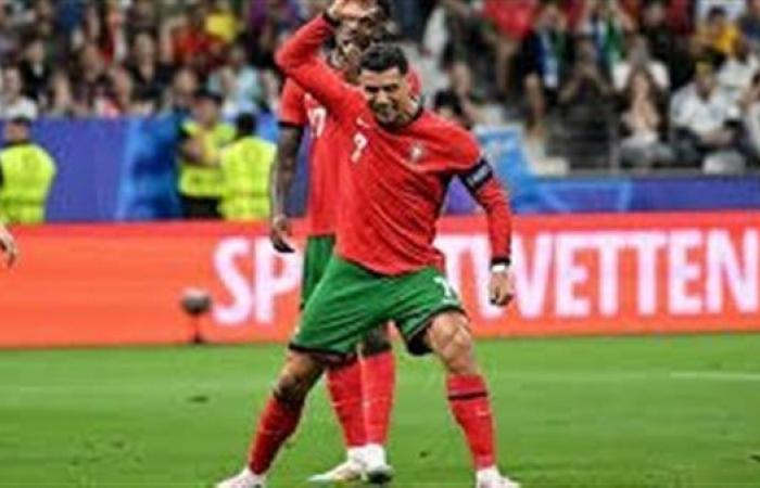 رونالدو
      يقود
      البرتغال
      إلى
      ربع
      نهائي
      كأس
      الأمم
      الأوروبية
      بخماسية
      في
      شباك
      بولندا .. بوابة المساء الاخباري