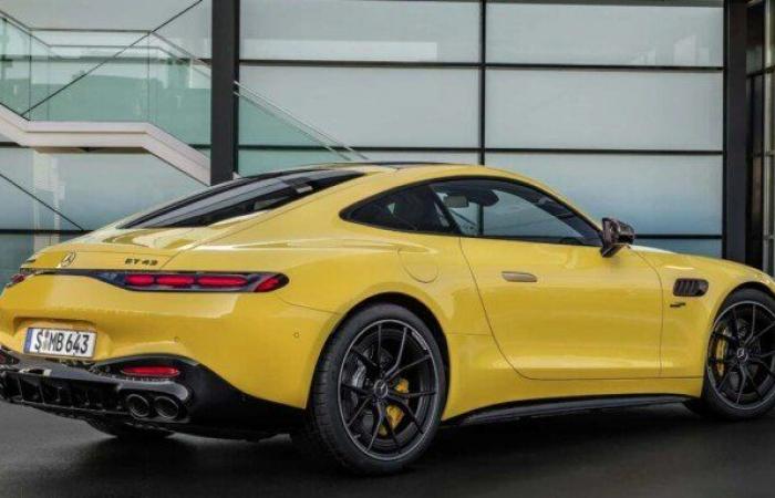 بمحرك
      2000
      سي
      سي..
      مواصفات
      وسعر
      سيارة
      مرسيدس
      AMG
      GT43 - بوابة المساء الاخباري