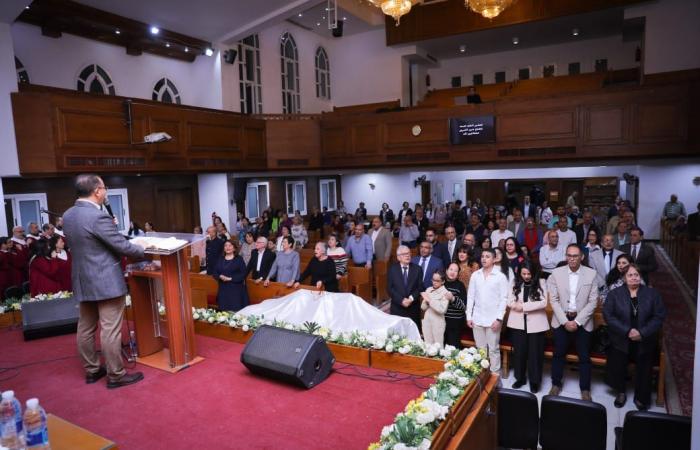 رئيس
      الطائفة
      الإنجيلية
      يشارك
      في
      احتفال
      رسامة
      الشيوخ
      والشمامسة
      الجدد
      بالكنيسة
      الإنجيلية
      الثانية
      بالمنيا .. بوابة المساء الاخباري