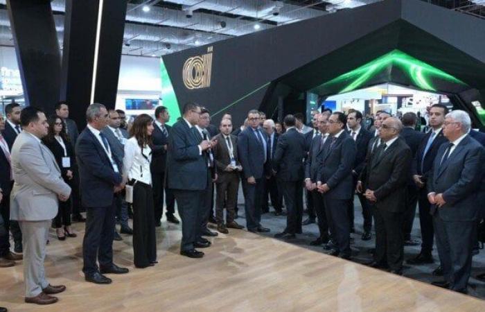 رئيس
      الوزراء
      يتفقد
      أجنحة
      البنك
      المركزي
      والرقابة
      المالية
      و«آي
      سكور»
      بمعرض
      Cairo
      ICT
      24 - بوابة المساء الاخباري