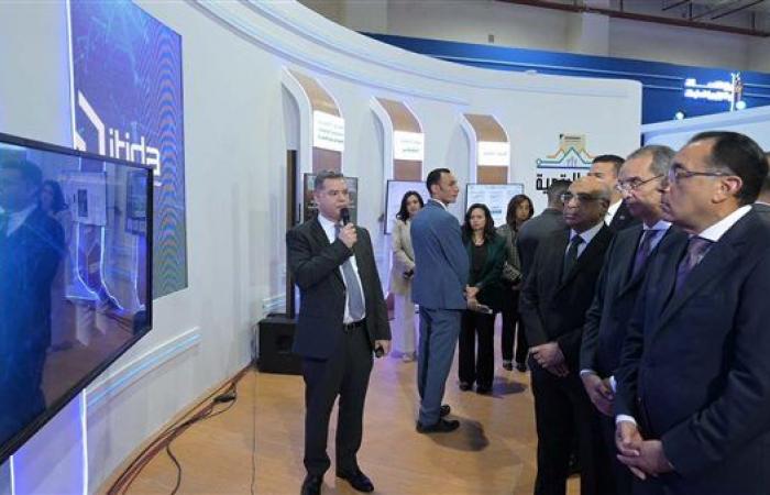 رئيس
      “إيتيدا”
      يستعرض
      جهود
      الهيئة
      في
      تنمية
      صناعة
      التعهيد
      وريادة
      الأعمال
      بمعرض
      Cairo
      ICT
      2024 .. بوابة المساء الاخباري