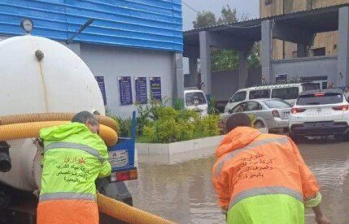 رئيس
      مياه
      الشرب
      بالبحيرة:
      فرق
      الأزمات
      والطوارئ
      في
      حالة
      تأهب
      كامل - بوابة المساء الاخباري