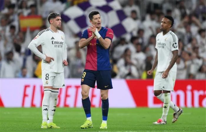 فالفيردي
      عن
      هزيمة
      ريال
      مدريد
      برباعية
      في
      الكلاسيكو:
      برشلونة
      أصابنا
      بالجنون