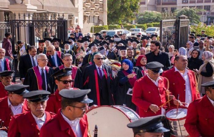 رئيس
      جامعة
      طنطا
      يشهد
      حفل
      تخرج
      الدفعة
      46
      وخريجي
      البرنامج
      الدولي
      بأسنان
      طنطا - بوابة المساء الاخباري