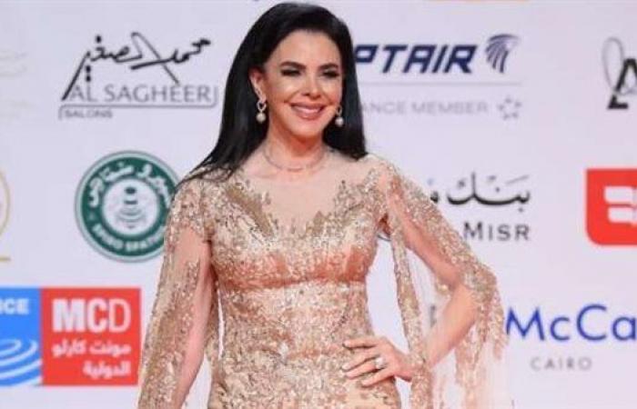 نجوم
      الفن
      على
      ريد
      كاربت
      القاهرة
      السينمائي
      ..
      وسلاف
      فواخرجي
      تعلق .. بوابة المساء الاخباري