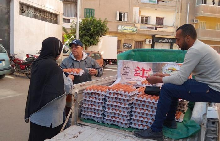 بـ
      145
      جنيهًا
      ..
      إقبال
      كبير
      من
      المواطنين
      على
      سيارات
      بيع
      بيض
      المائدة
      بدمنهور المساء الاخباري ..