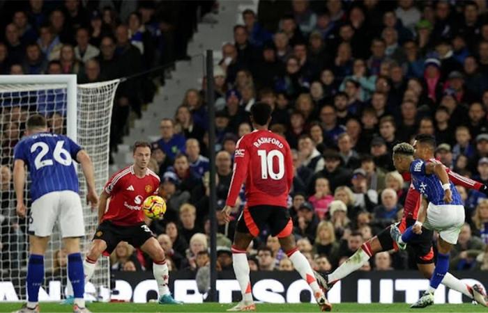 فيديو
      |
      الاختبار
      الأول
      لـ
      أموريم..
      إيبسويتش
      تاون
      يفرض
      التعادل
      على
      مانشستر
      يونايتد
      في
      الدوري
      الإنجليزي