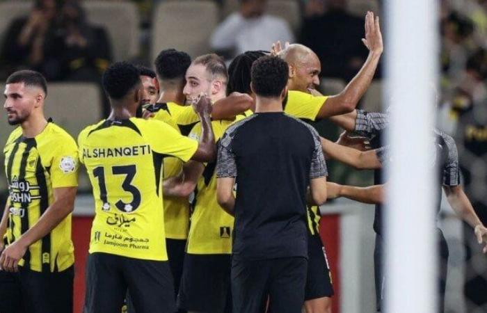 الاتحاد
      يقبل
      هدية
      الهلال
      وينتزع
      صدارة
      الدوري
      السعودي - بوابة المساء الاخباري