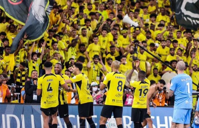 مستغلًا
      سقوط
      الهلال..
      الاتحاد
      يفوز
      بثنائية
      على
      الفتح
      ويتصدر
      الدوري
      السعودي