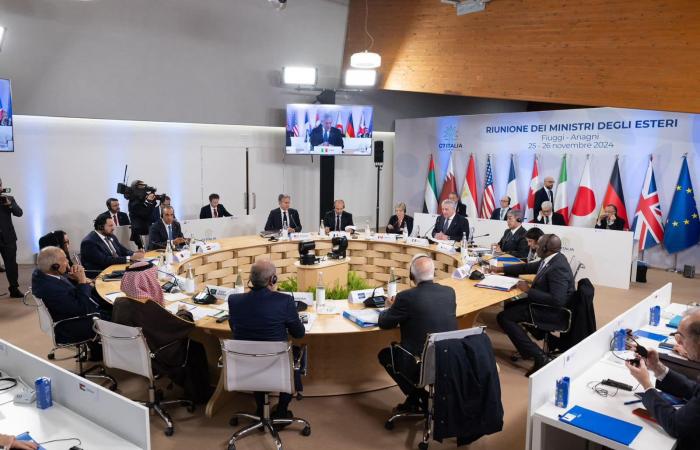 بدر
      عبد
      العاطي
      يشارك
      باجتماع
      وزراء
      خارجية
      "G7"
      بإيطاليا . المساء الاخباري