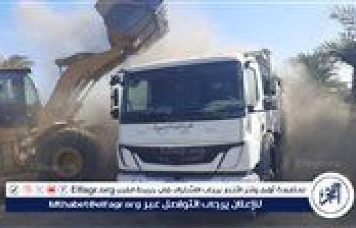 محافظ
      أسيوط:
      رفع
      950
      طن
      مخلفات
      من
      طريق
      مير
      بمركز
      القوصية