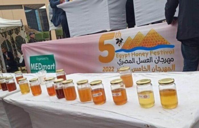 بمشاركة
      60
      عارضًا..
      بدء
      فعاليات
      مهرجان
      العسل
      المصري
      في
      نسخته
      السابعة - بوابة المساء الاخباري