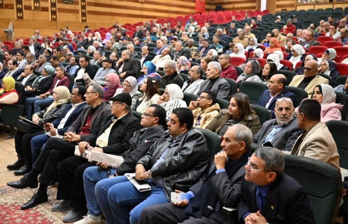 مؤتمر
      أدباء
      مصر
      يثمن
      قرارات
      مصر
      لدعم
      مطالب
      الشعب
      الفلسطيني . المساء الاخباري