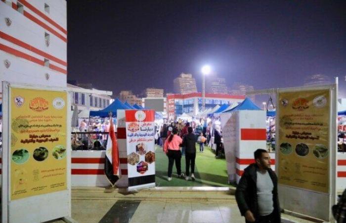 «التضامن»
      تفتتح
      معرض
      ديارنا
      للحرف
      اليدوية
      والتراثية
      بنادي
      الزمالك - بوابة المساء الاخباري