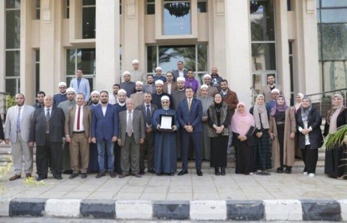 بعد
      فوزها
      بجائزة
      التميز
      الحكومي..
      تعرف
      على
      آلية
      عمل
      وحدة
      «لم
      الشمل» - بوابة المساء الاخباري