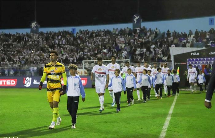 رجل
      مباراة
      الزمالك
      وغزل
      المحلة
      في
      الدوري
      المصري