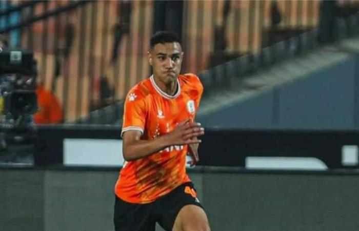 مدرب
      فاركو
      يحسم
      موقفه
      من
      انتقال
      محمود
      جهاد
      إلى
      الزمالك