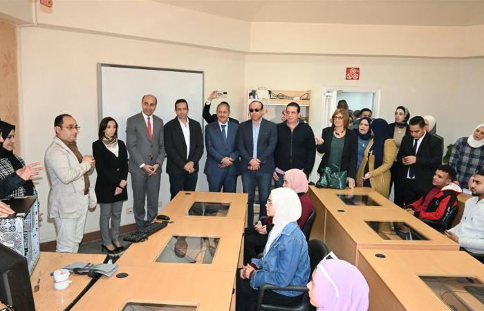 محافظ
      البحيرة
      ورئيس
      جامعة
      دمنهور
      يشهدان
      احتفالية
      اليوم
      العالمي
      لذوى
      الهمم
      بمكتبة
      مصر
      العامة . المساء الاخباري