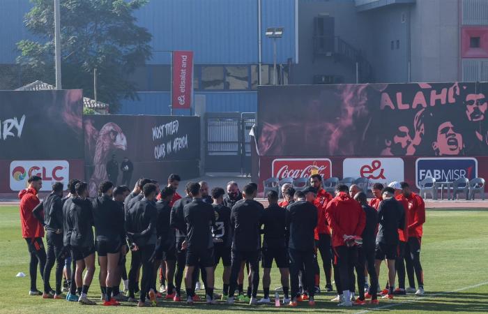 بالكمامة..
      الخطيب
      يدعم
      لاعبي
      الأهلي
      في
      المران
      الأخير
      قبل
      السفر
      إلى
      جنوب
      أفريقيا المساء الاخباري ..