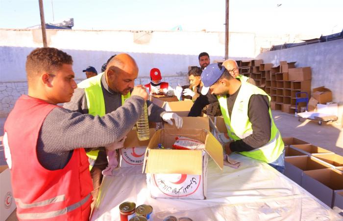 وزيرة
      التضامن
      تتفقد
      المركز
      اللوجستي
      والمخزن
      الجمركي
      للهلال
      الأحمر
      المصري
      بالعريش المساء الاخباري ..