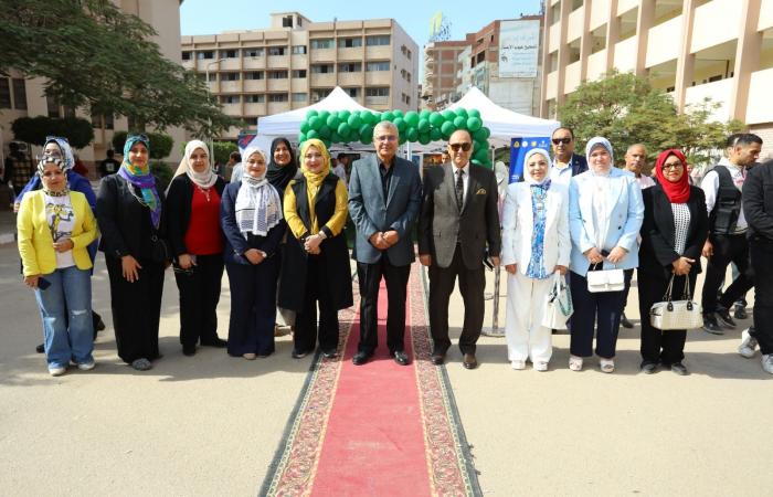 رئيس جامعة الزقازيق يفتتح المعرض الفنى «أنامل فنان» .. بوابة المساء الاخباري