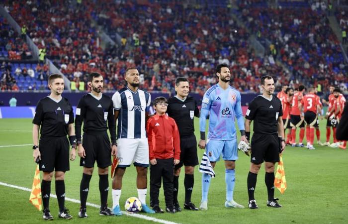 ضرب
      موعدًا
      مع
      ريال
      مدريد
      في
      نهائي
      إنتركونتيننتال..
      باتشوكا
      بطلًا
      لكأس
      التحدي
      بالفوز
      على
      الأهلي المساء الاخباري ..