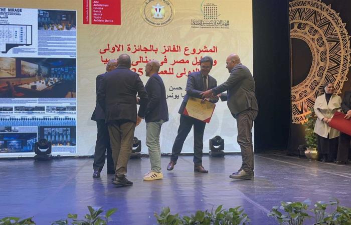 مشروع
      المهندس
      صلاح
      الدين
      حسن
      ذكرى
      يفوز
      بالمشاركة
      في
      بينالي
      فينيسيا
      الدولي . المساء الاخباري