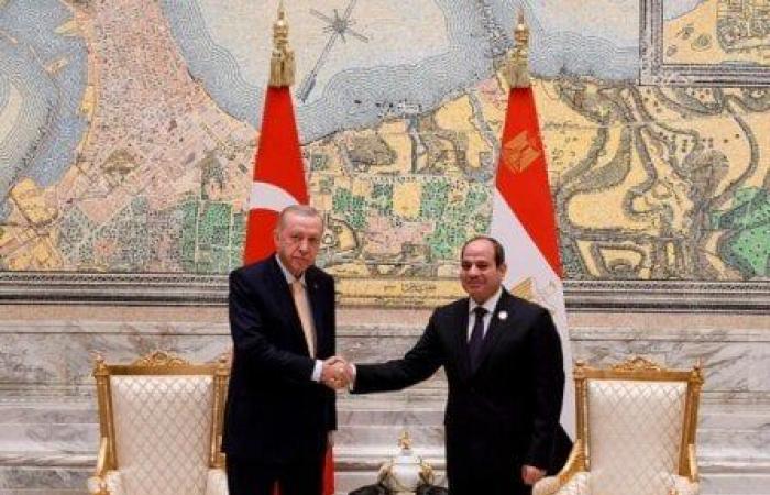 الرئيسان
      السيسي
      وأردوغان
      يؤكدان
      ضرورة
      مواصلة
      تعزيز
      التعاون
      الثنائي
      بين
      البلدين
      في
      كافة
      المجالات - بوابة المساء الاخباري