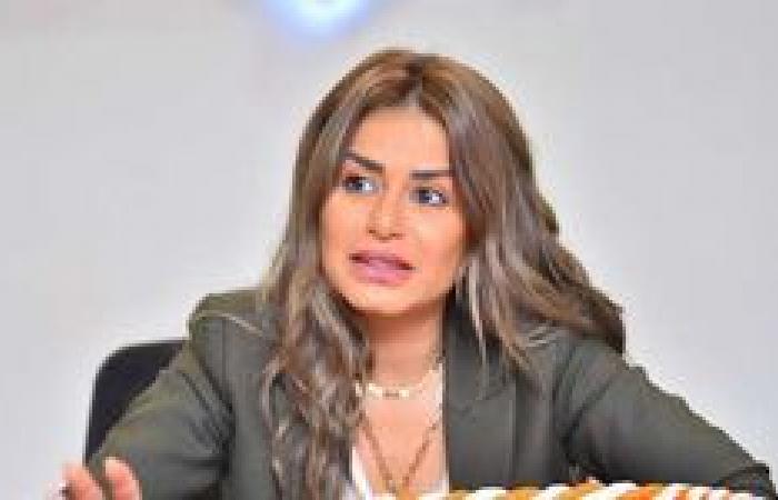 منة
      فضالي
      تثير
      الجدل
      بتصريحاتها
      حول
      الزواج
      وأسلوبها
      المميز
      في
      الأزياء