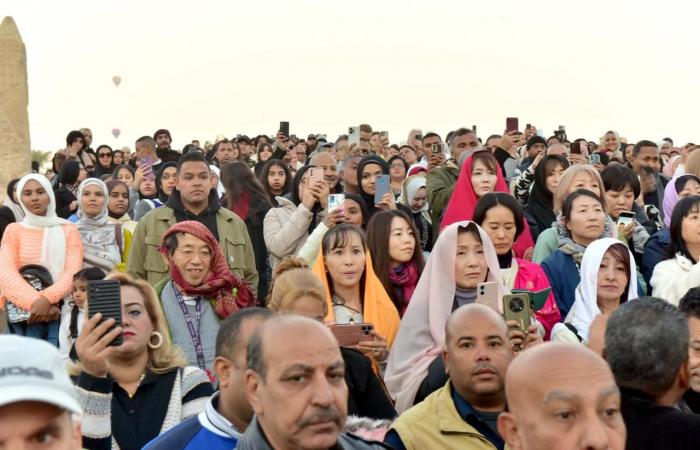 ظاهرة منذ آلاف السنين.. أعداد كبيرة تشهد تعامد الشمس على معبد الكرنك .. بوابة المساء الاخباري