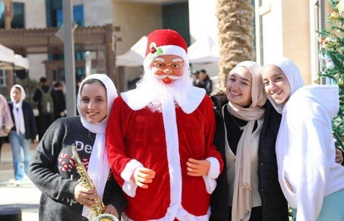 جامعة
      الجلالة
      تنظم
      بازار
      الكريسماس
      «Santa’s
      Fair»
      في
      أجواء
      احتفالية
      مميزة - بوابة المساء الاخباري