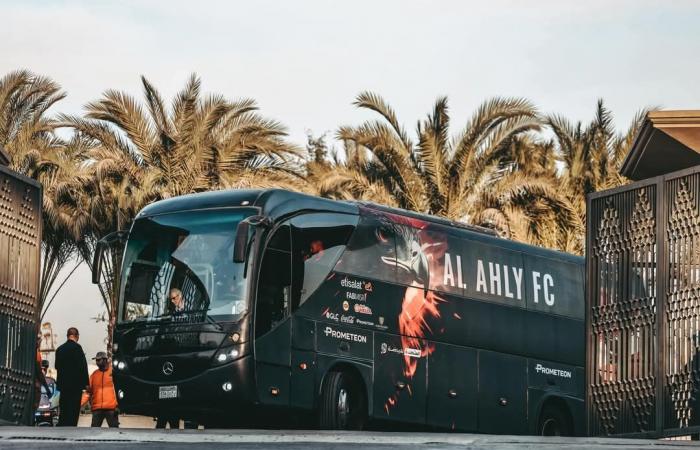 دوري
      أبطال
      أفريقيا..
      حافلة
      الأهلي
      تصل
      استاد
      القاهرة
      لمواجهة
      شباب
      بلوزداد . المساء الاخباري